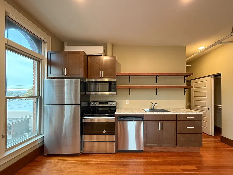 17 SW Frazer Ave — Photo 7