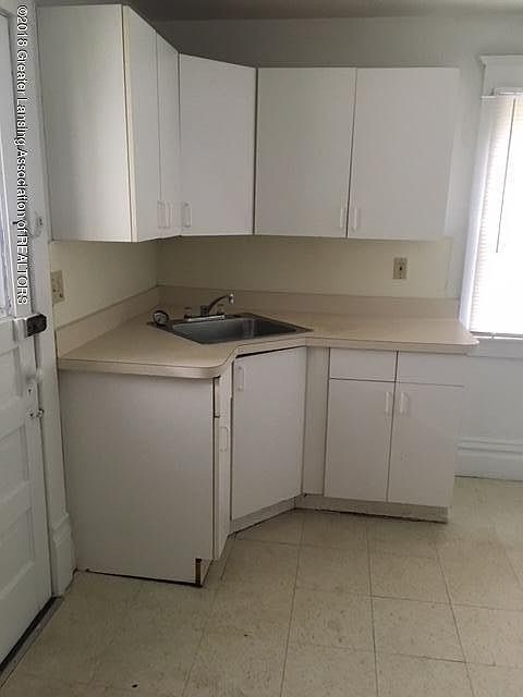 2nd image of 404 Allen St S