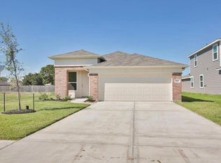 211 Lisa Marie Dr, Angleton, TX 77515