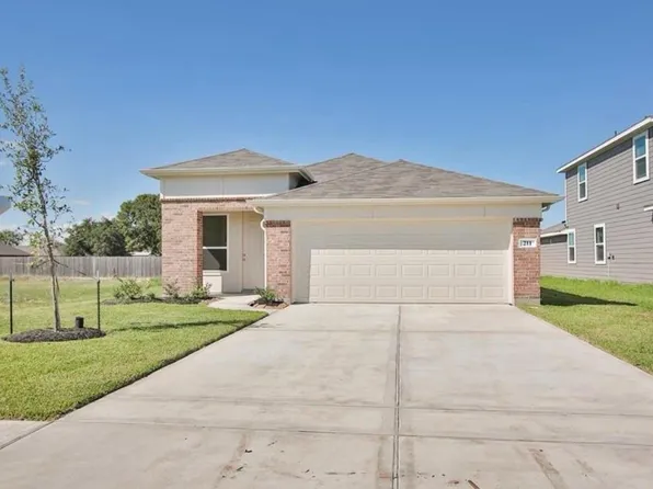 211 Lisa Marie Dr, Angleton, TX 77515
