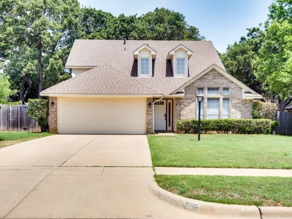 208 Arwine Dr, Hurst, TX 76053