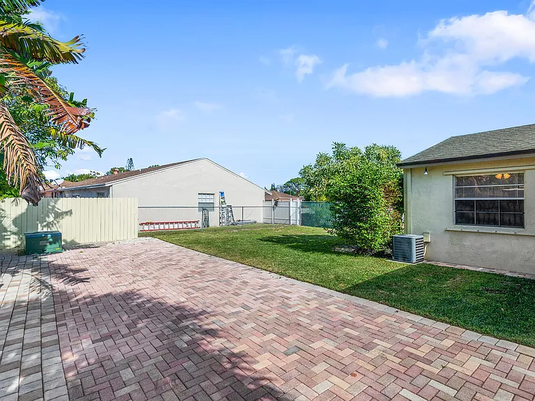 4619 Gladiator Cir — Photo 23