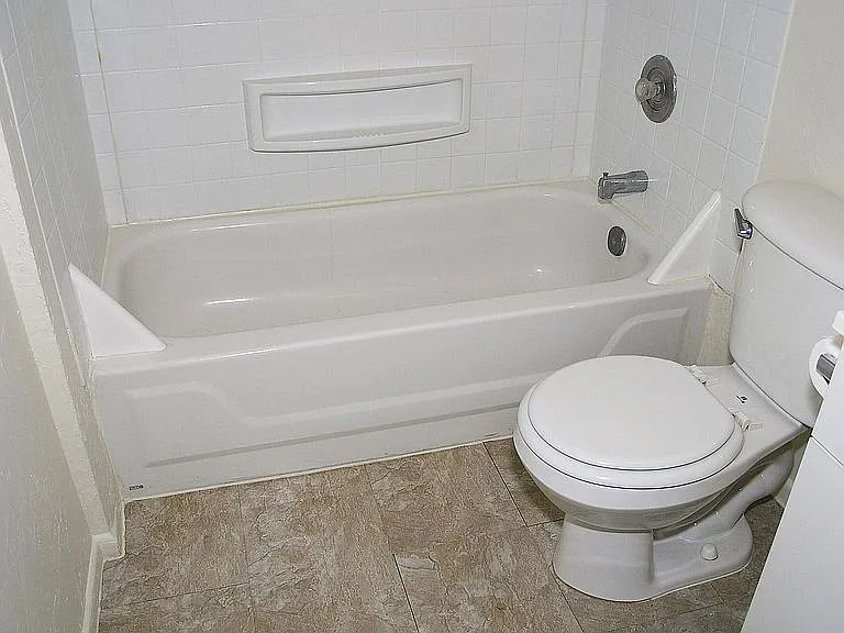 2422 E 4th St #3 — Photo 8
