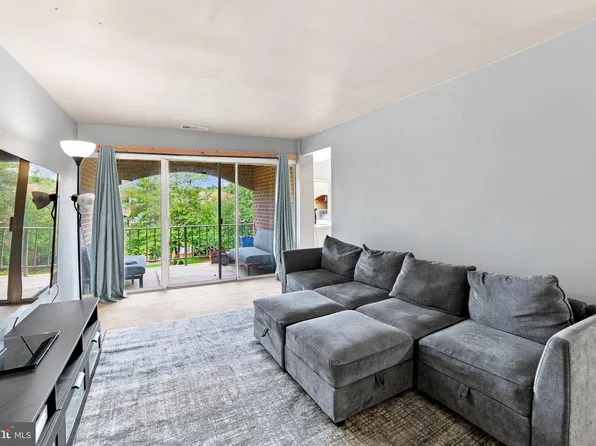 402 Girard St #9, Gaithersburg, MD 20877