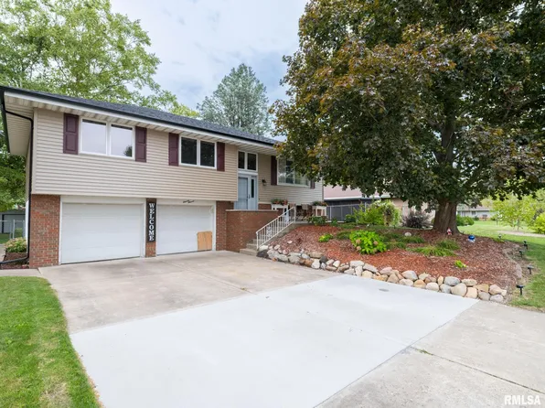 1111 S Mesa Dr, Peoria, IL 61607