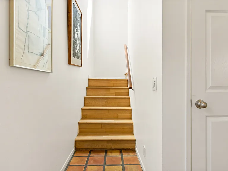 910 Nowita Pl — Photo 24
