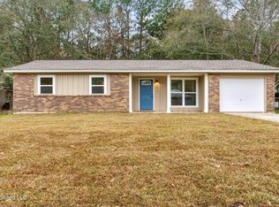 3013 W Park Dr, Gautier, MS 39553