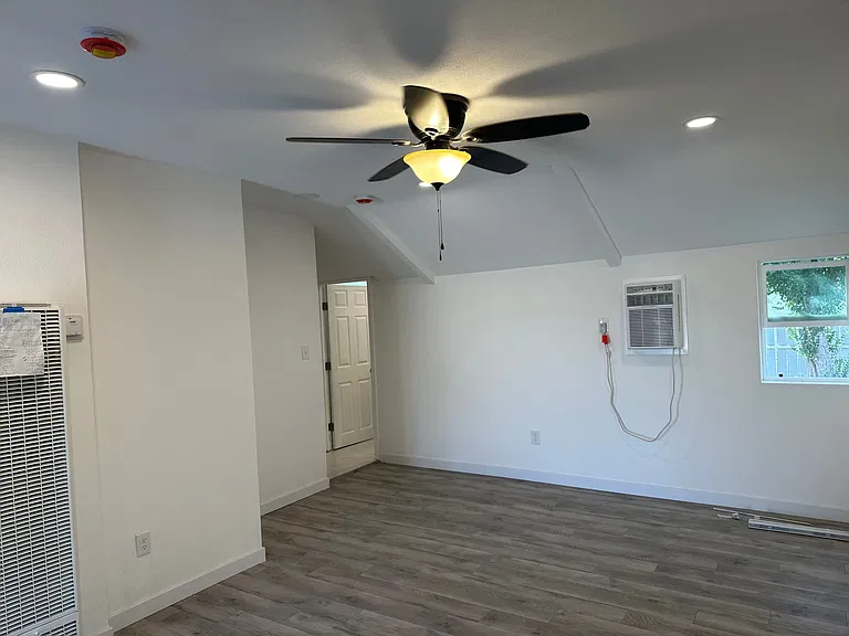 13950 Hesperia Rd #5 — Photo 13