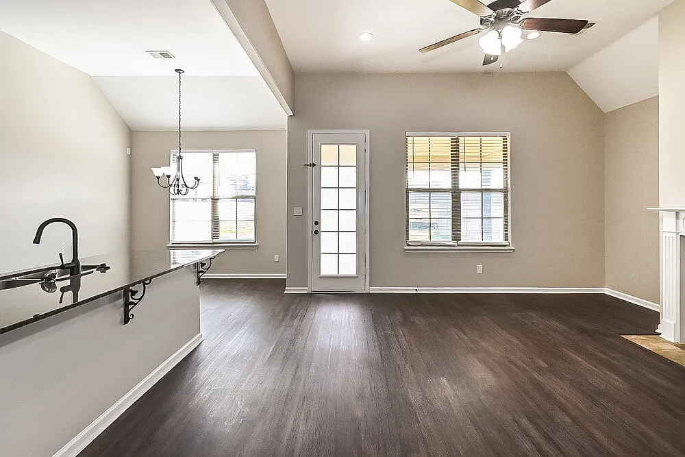 3 bed, 2.0 bath, 1615 sqft, $2,940 — Photo 3