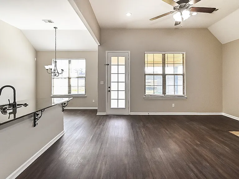 75 Briar Hollow Ln — Photo 3