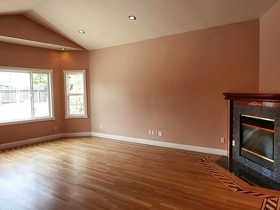 4th image of 210 Langley Ave