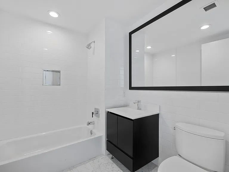 22-44 Jackson Ave #1506 — Photo 3