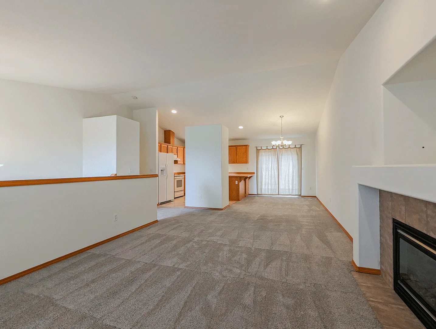**Move-In Special** Move in ready 5 bed, 3 bath home w/ fenced backyard! — Photo 4