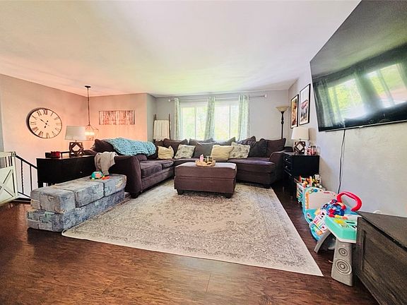3rd image of 87 McMichael Rd