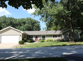 1104 Maple Tree Ln, Mahomet, IL 61853