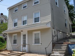 32 E Main St, Adamstown, PA 19501