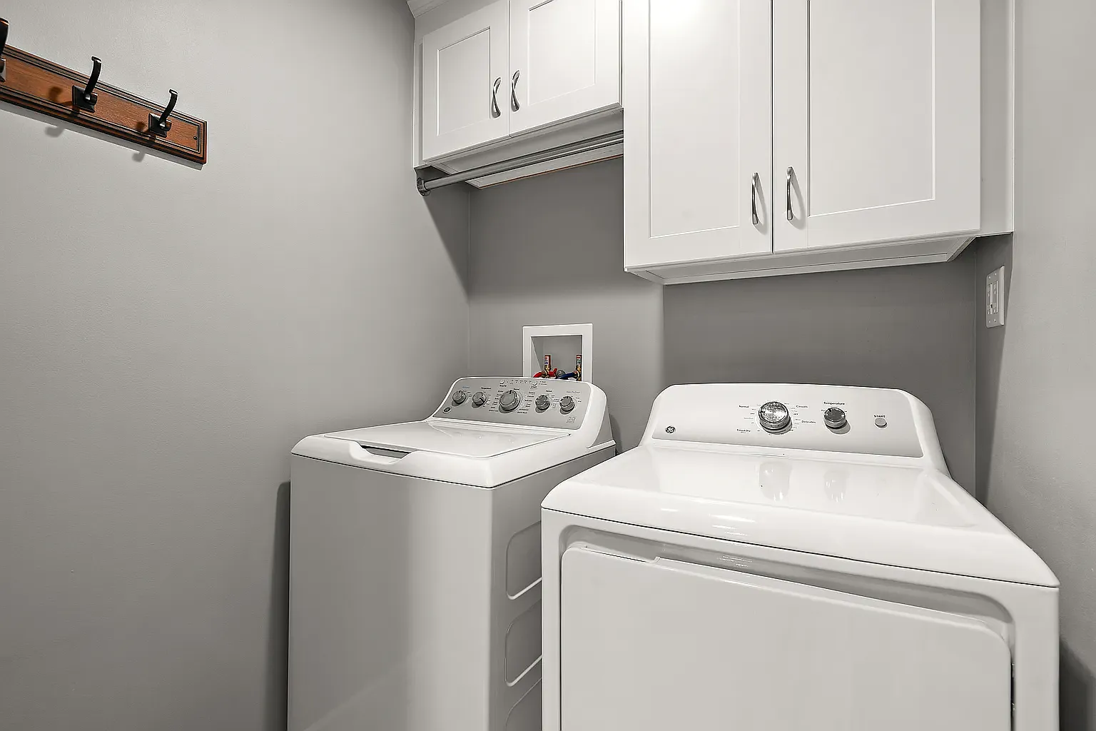 3 bed, 2068 sqft, $3,295 — Photo 2