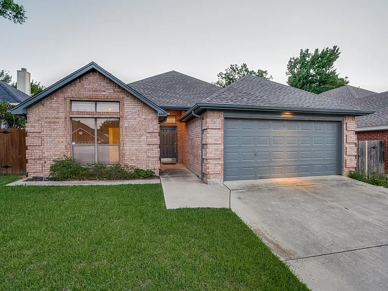 4820 Ashworth Ct — Photo 3