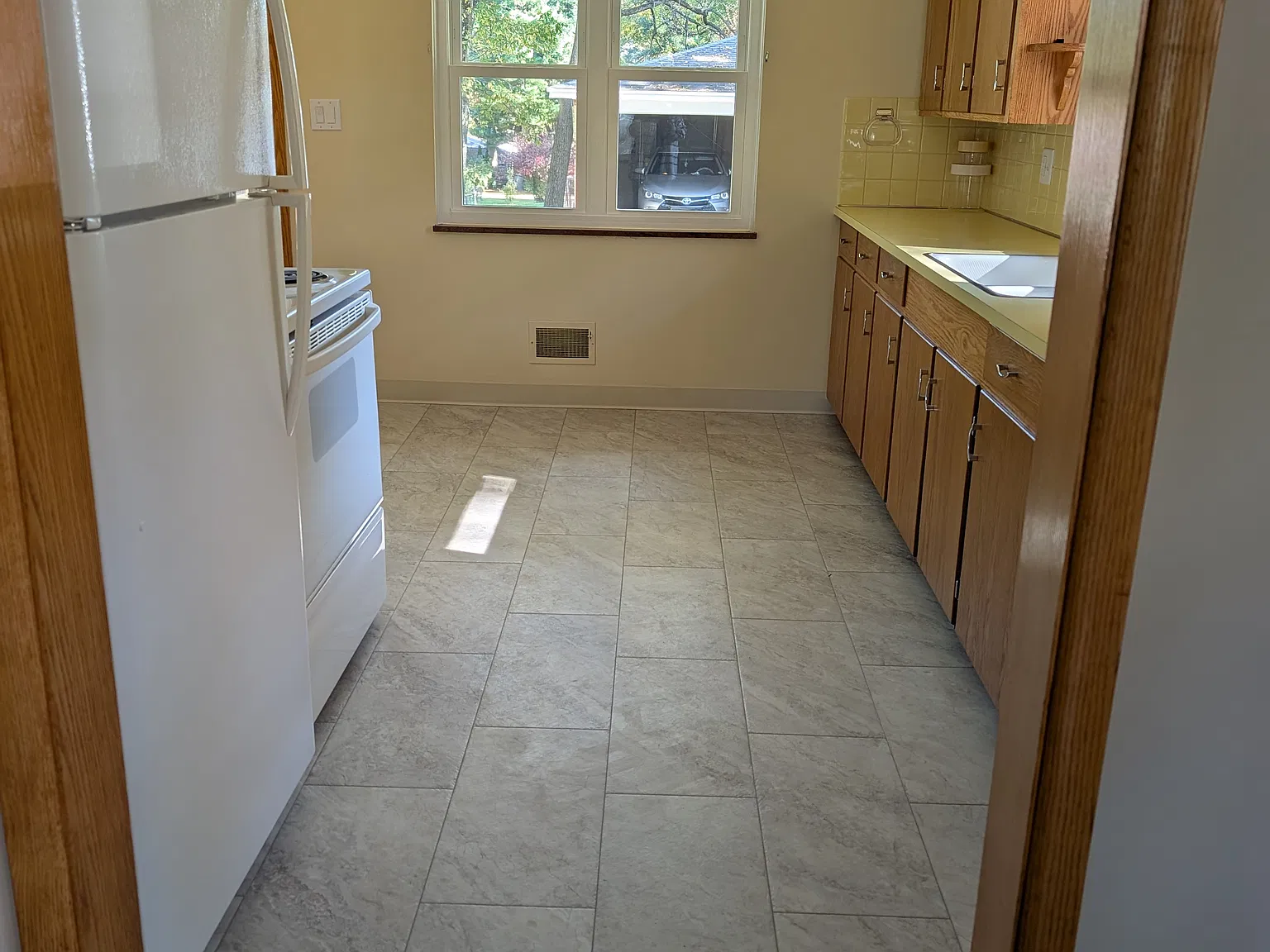 2 bed, 840 sqft, $1,200 — Photo 3