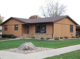 1702 Rust Rd, Worthington, MN 56187