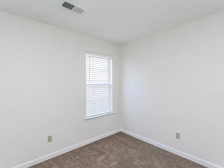8291 Cross Point Dr — Photo 10