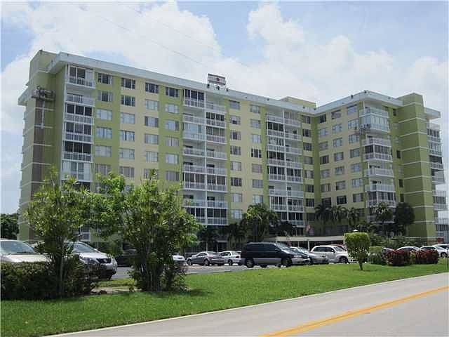 1st image of 4400 Hillcrest Dr APT 106