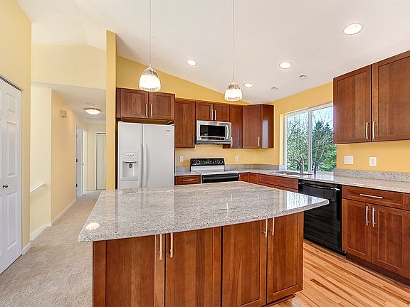 3rd image of 10905 161st Ave NE
