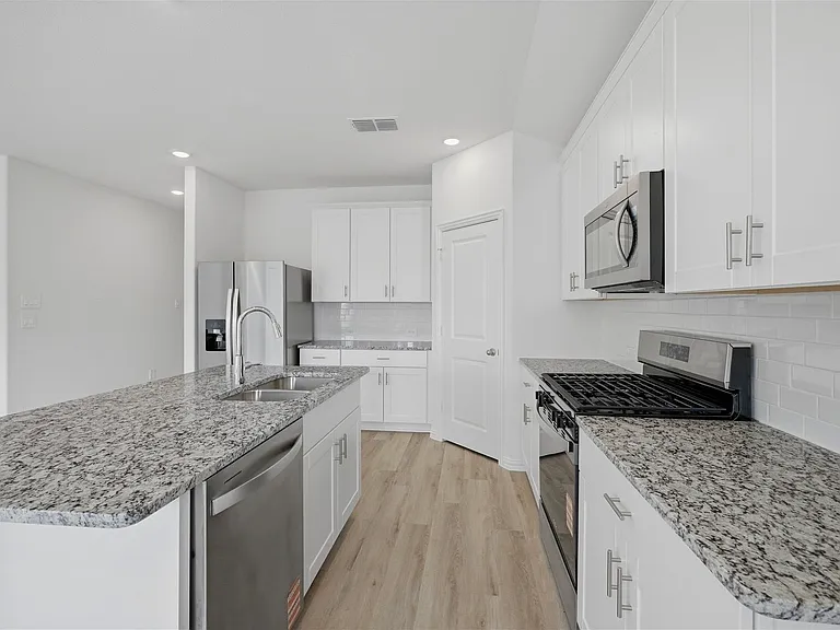 2222 Rannoch St — Photo 15