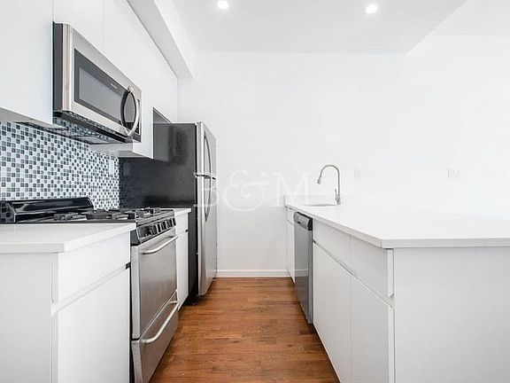 2nd image of 3621 Review Ave APT 3R