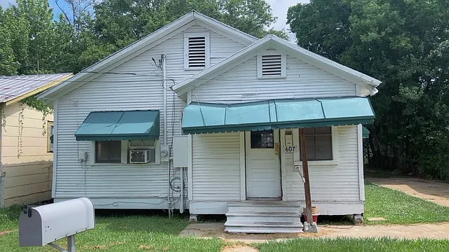 604 E Jefferson St — Photo 1