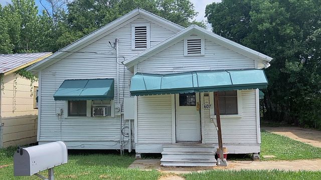 1st image of 604 E Jefferson St