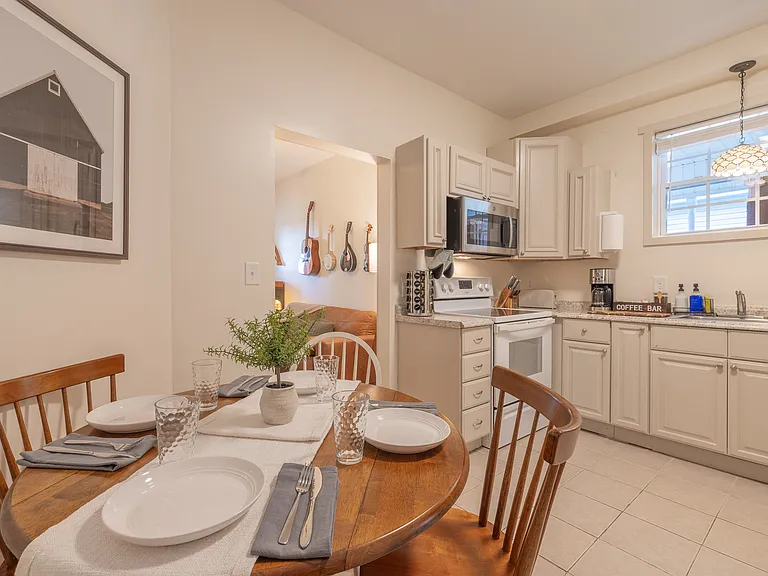 313 W Maple St #2 — Photo 12