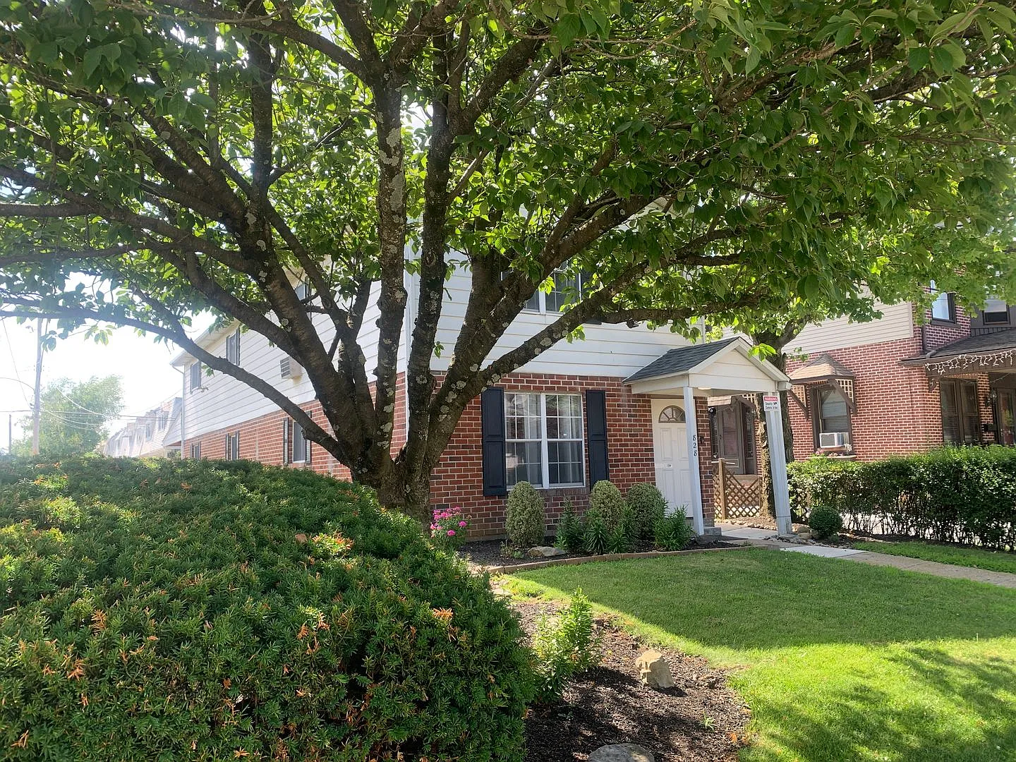 828 Sherman Street — Photo 3