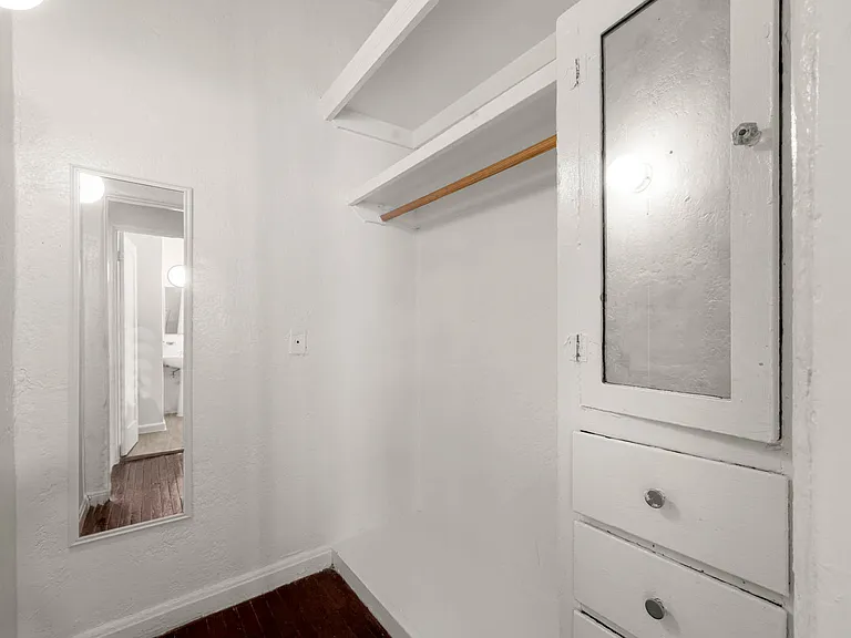 726 N Van Ness Ave — Photo 9