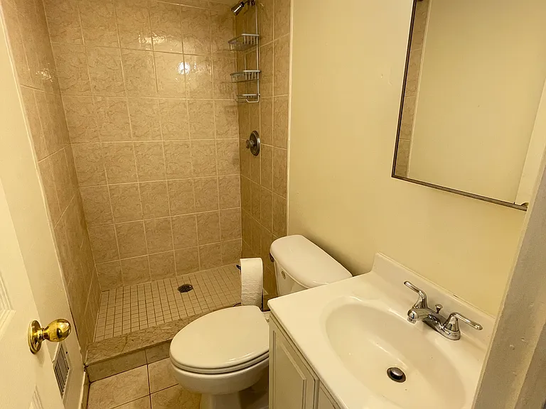 1109 Rockland Ave #1L — Photo 11