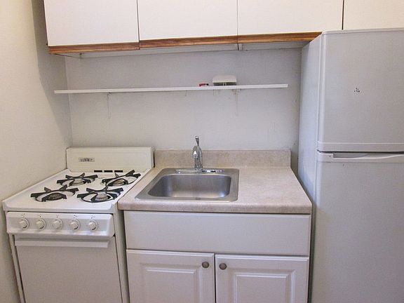 5th image of 261 E 71st St APT 2H