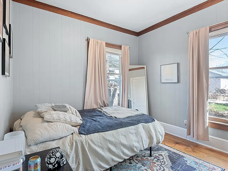 2539 Fillmore St NE — Photo 10