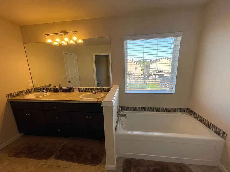 5035 NE 126th Ave — Photo 9