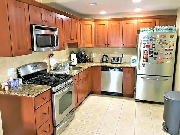 910 Saratoga St APT 15, East Boston, MA 02128