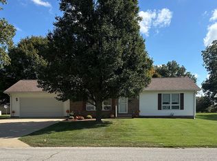 1104 NE 6th St, Washington, IN 47501