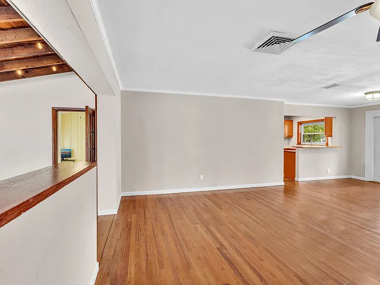 1527 Mayo St — Photo 14