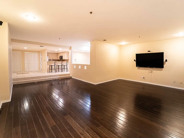 12011 Goshen Ave #202 — Photo 10