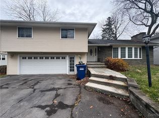 215 Locksley Rd, Syracuse, NY 13224