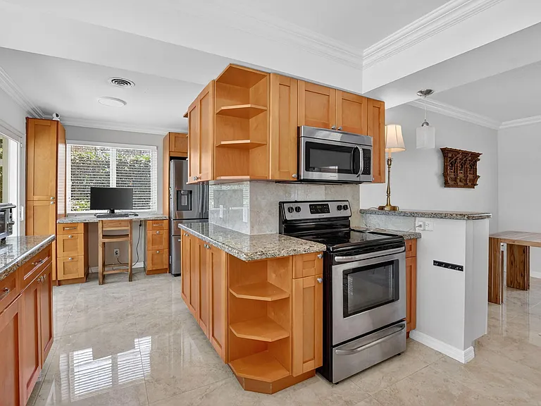 424 SW 7th Way — Photo 22