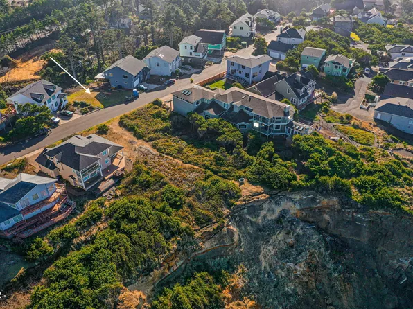 141 NW 73rd Ct, Newport, OR 97365