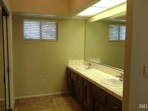 4th image of 8013 Chaucer St