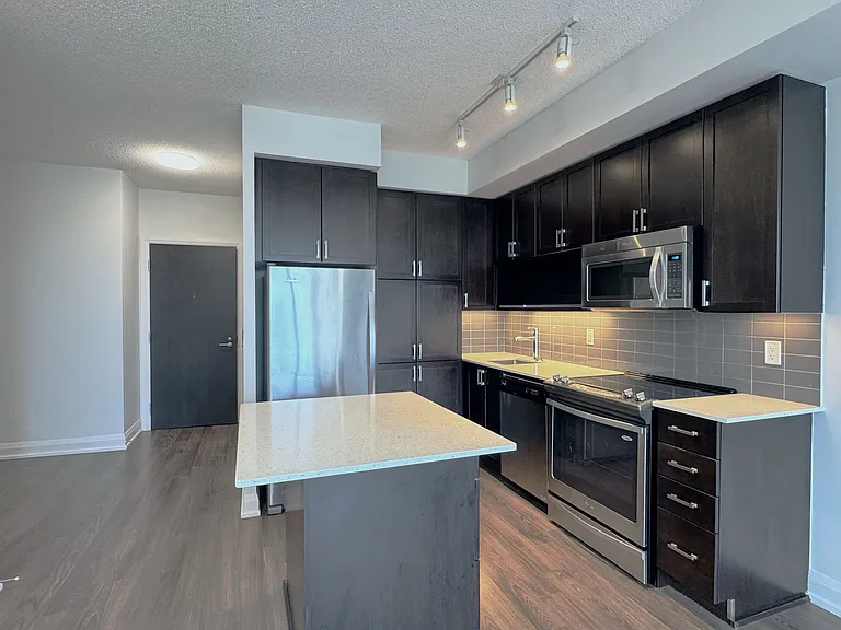 18 Graydon Hall Dr #1110 — Photo 2