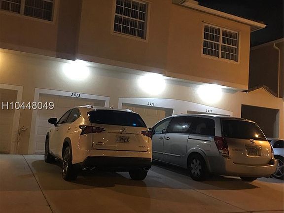 3rd image of 2911 Crestwood Ter #5201