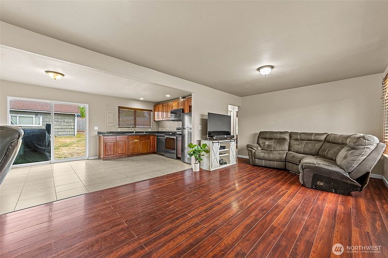 3rd image of 5911 S Thompson Avenue