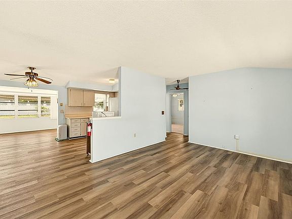 4th image of 4936 Uranus Ave